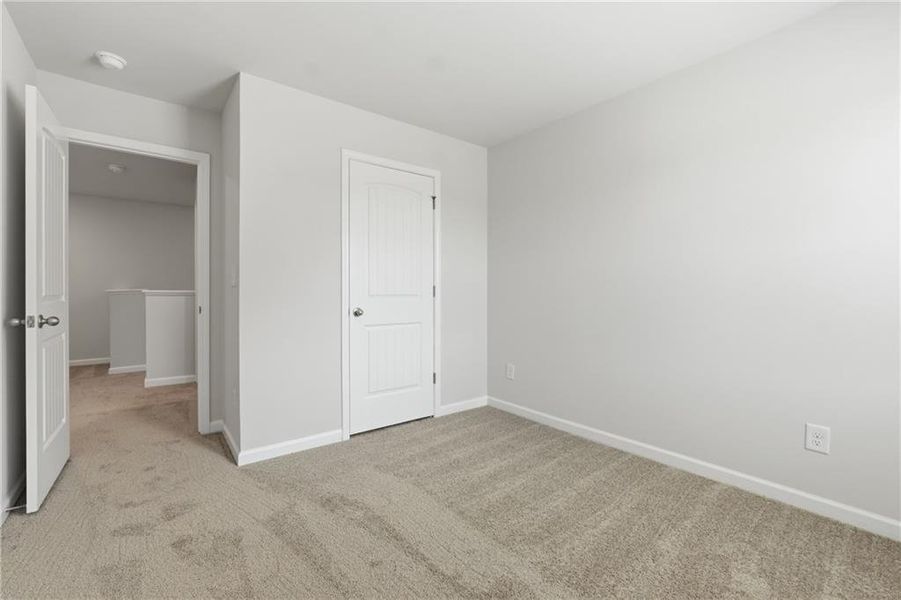 Spacious, unfurnished interior of a new home in Moss Creek, Hogansville (Image 24).