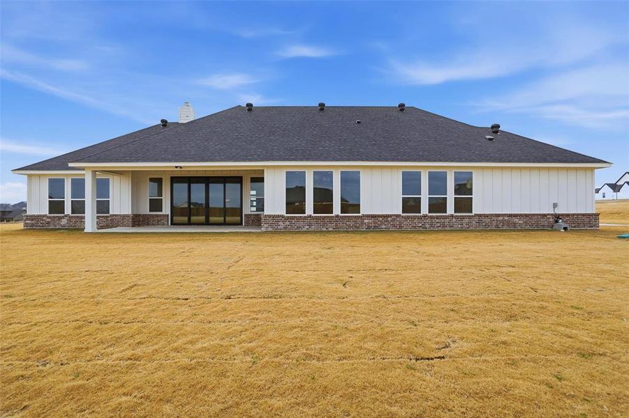 Exterior details and patio area of a home in Aledo Heights - Aledo ISD, Aledo (Image 4).