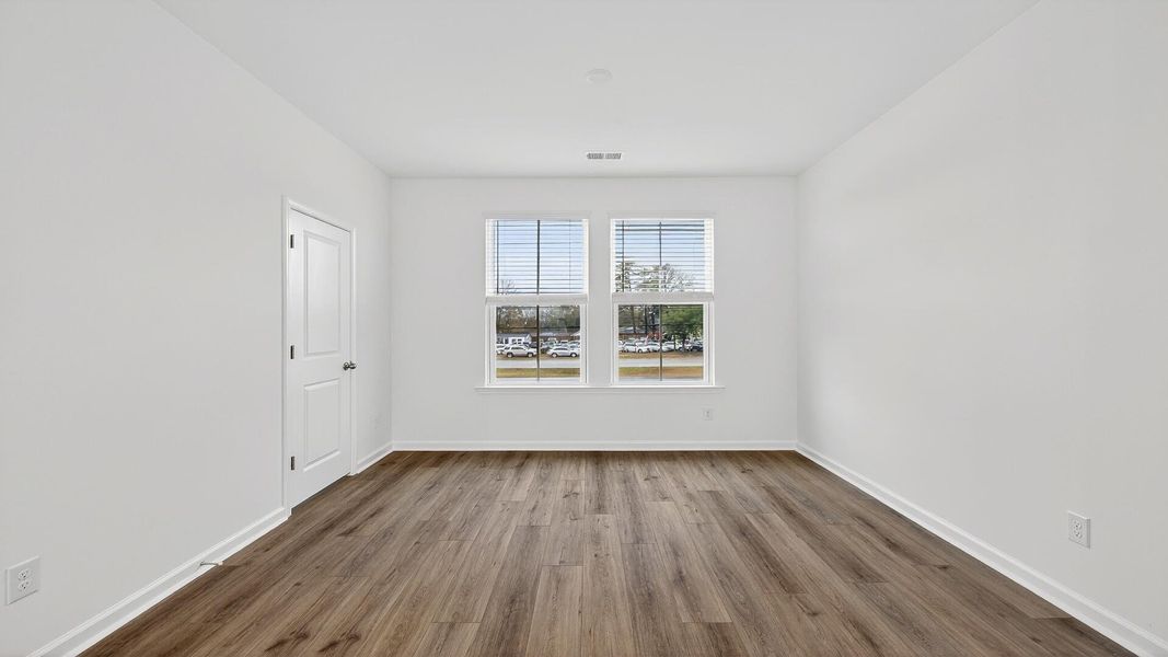 Spacious, unfurnished interior of a new home in , North Charleston (Image 13).