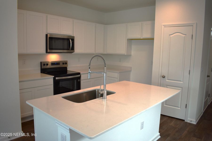 Furnished interior view inside a new home in Irongate Villas, Jacksonville (Image 9).