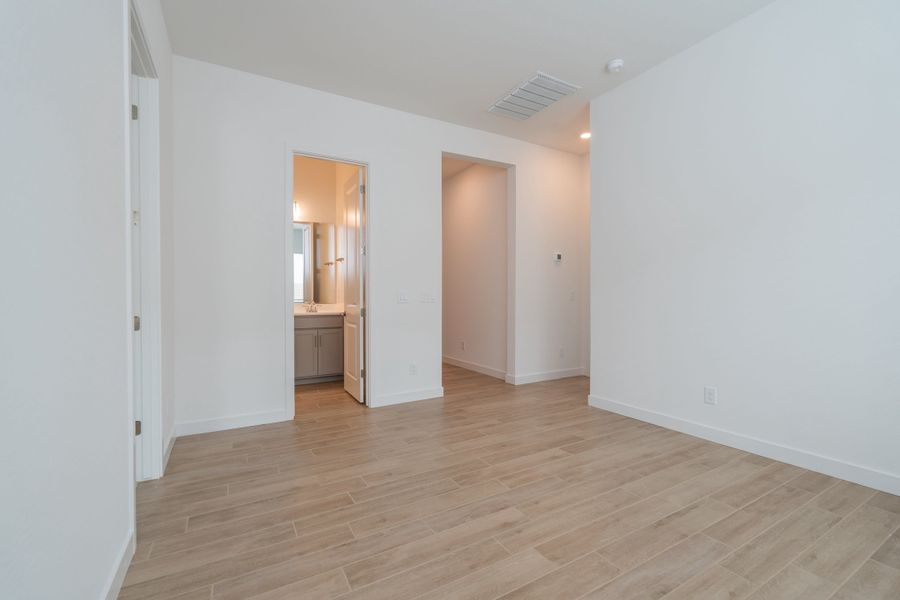 Spacious, unfurnished interior of a new home in Abel Ranch, Goodyear (Image 14).