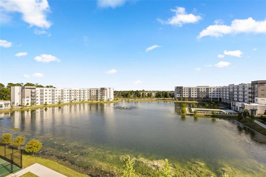 Condo located in Orlando, FL showcasing its design and architecture (Image 3).