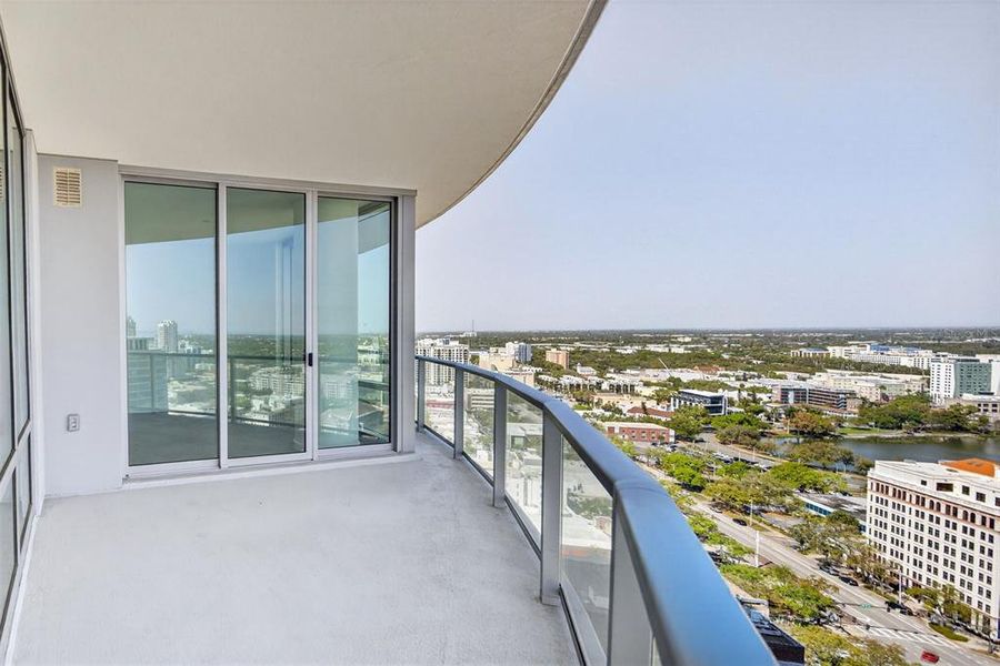 Condo located in St. Petersburg, FL showcasing its design and architecture (Image 34). Condo located in St. Petersburg, FL showcasing its design and architecture (Image 34).