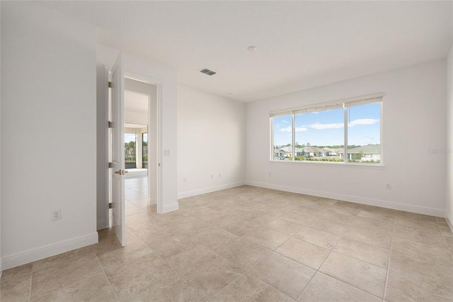 Spacious, unfurnished interior of a new home in , Ocala (Image 33).