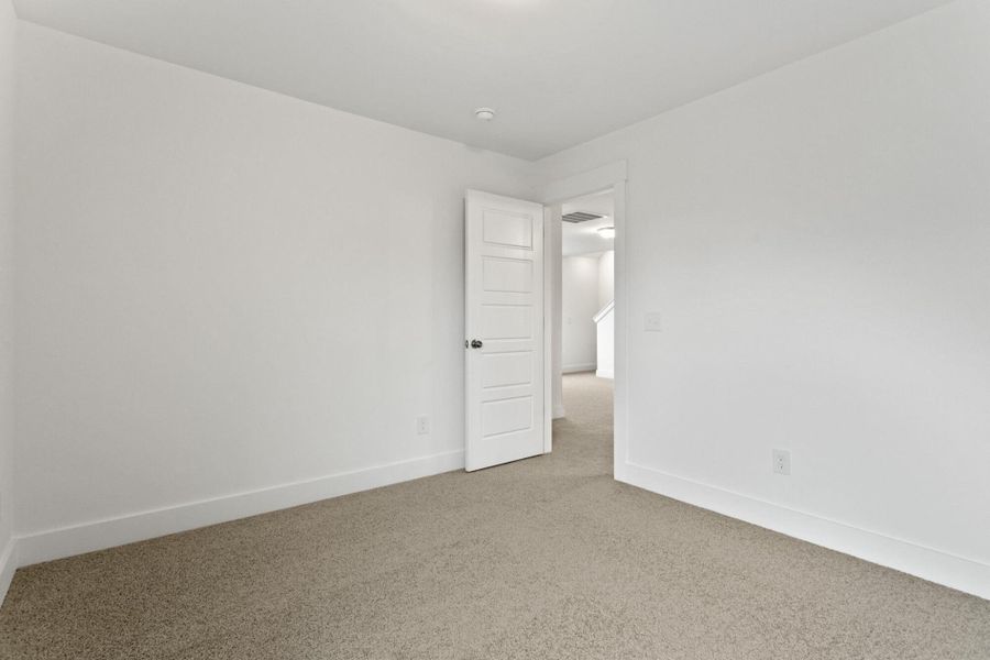 Spacious, unfurnished interior of a new home in Greenrich Mill, Simpsonville (Image 18).