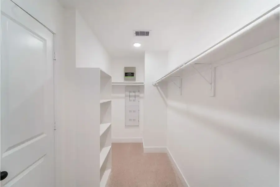Spacious, unfurnished interior of a new home in McCain's Station, Gallatin (Image 19).