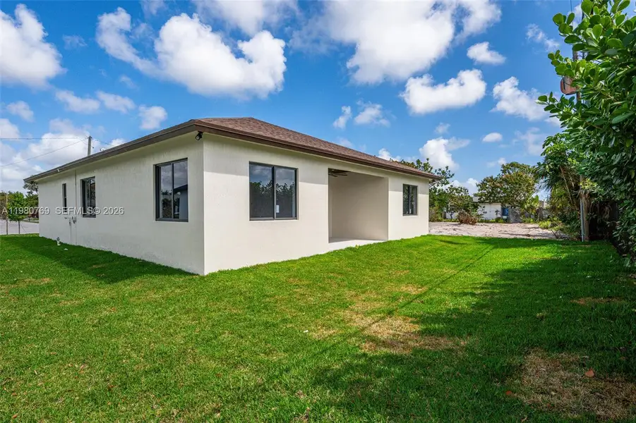 Exterior details and patio area of a home in , Fort Lauderdale (Image 21).