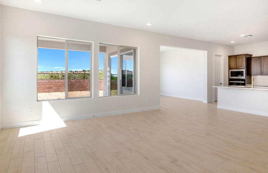 Spacious, unfurnished interior of a new home in Vistoso Canyon Estates, Oro Valley (Image 23).