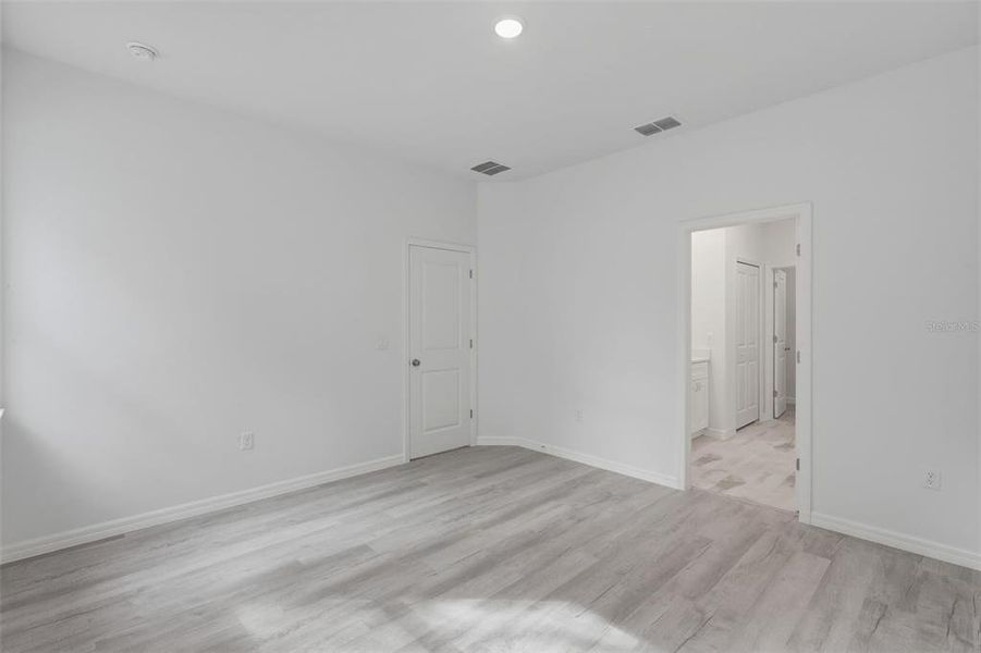 Spacious, unfurnished interior of a new home in , Sorrento (Image 23).