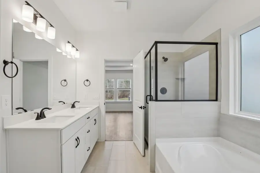 Furnished interior view inside a new home in Mission Hills, La Vergne (Image 5).