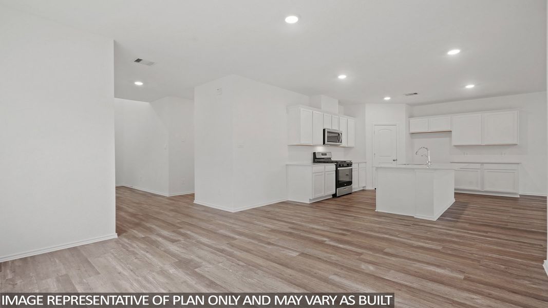 Spacious, unfurnished interior of a new home in Sunterra, Katy (Image 17).