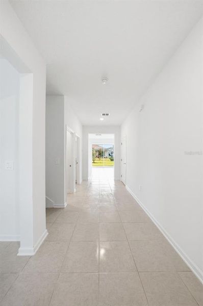 Spacious, unfurnished interior of a new home in , Debary (Image 23).
