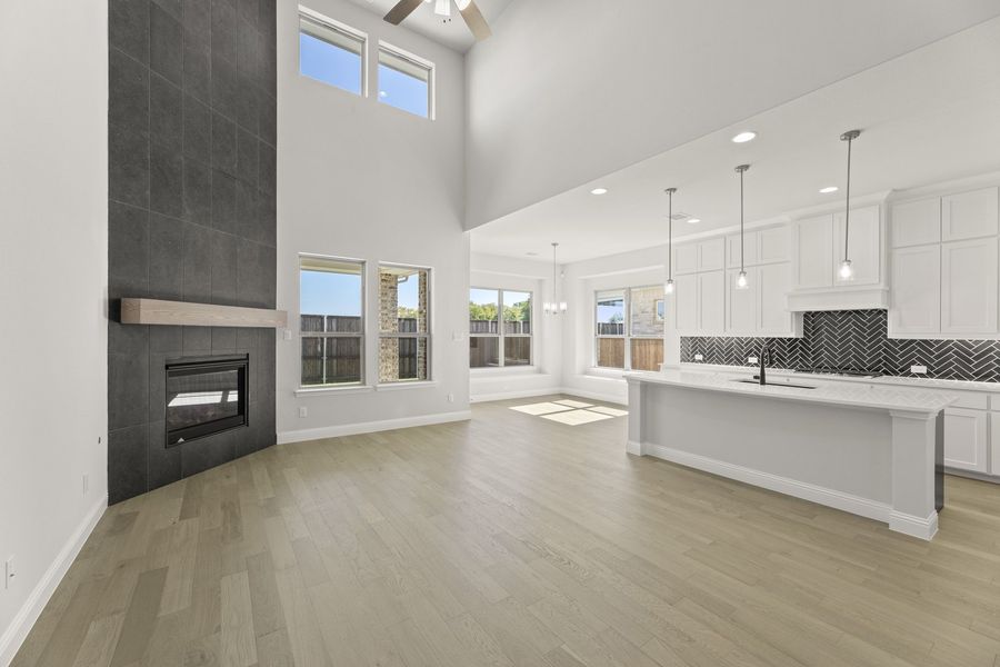 Spacious, unfurnished interior of a new home in Lake Shore Village, Rowlett (Image 18).