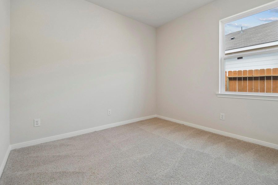 Spacious, unfurnished interior of a new home in Sweetwater Ridge, Conroe (Image 12).