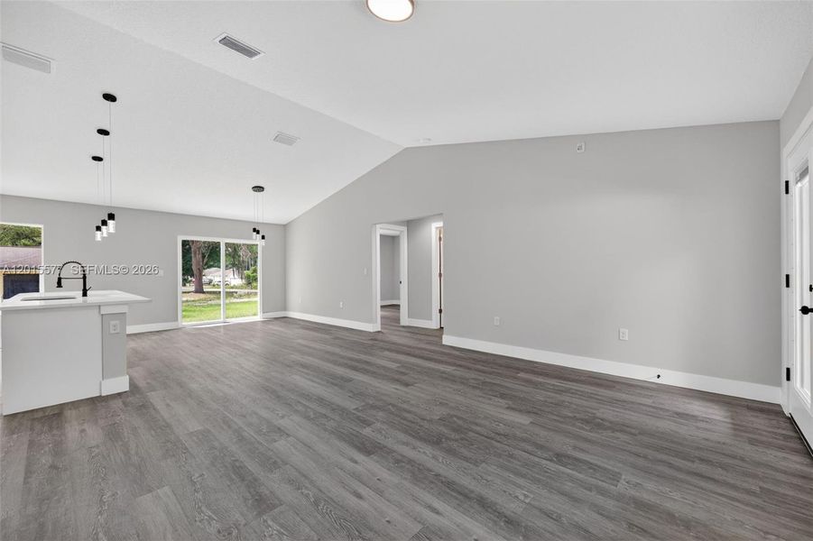 Spacious, unfurnished interior of a new home in , Dunnellon (Image 14).