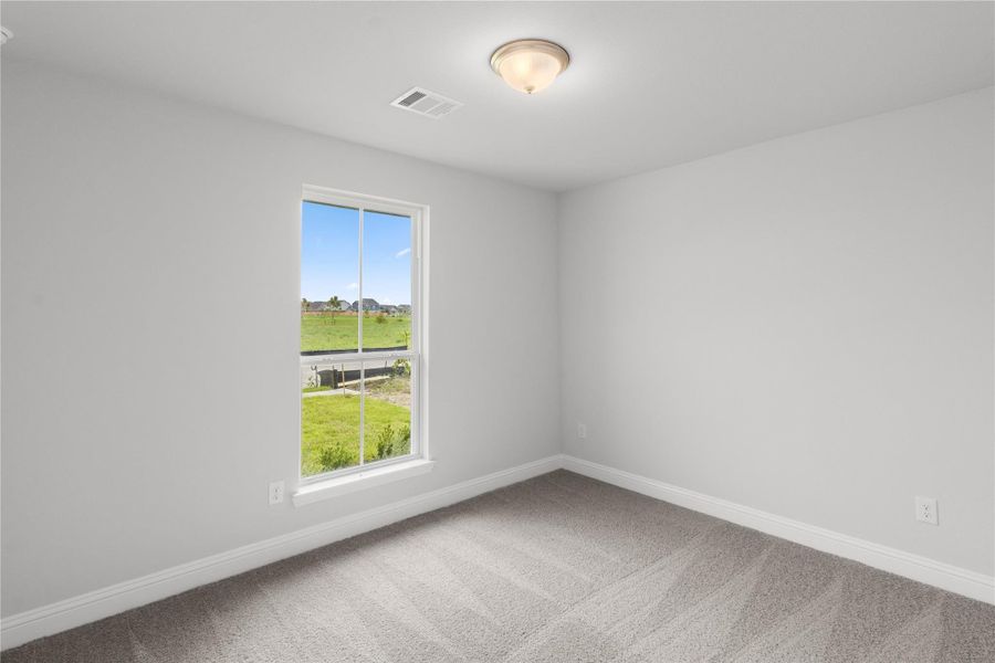 Spacious, unfurnished interior of a new home in River Ranch Trails, Dayton (Image 23).