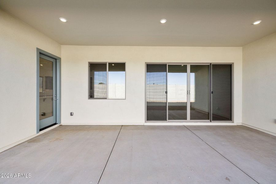 LARGE COVERED PATIO LARGE COVERED PATIO