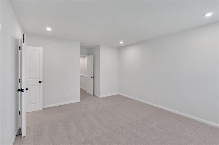 Spacious, unfurnished interior of a new home in Village Green, Adairsville (Image 17).