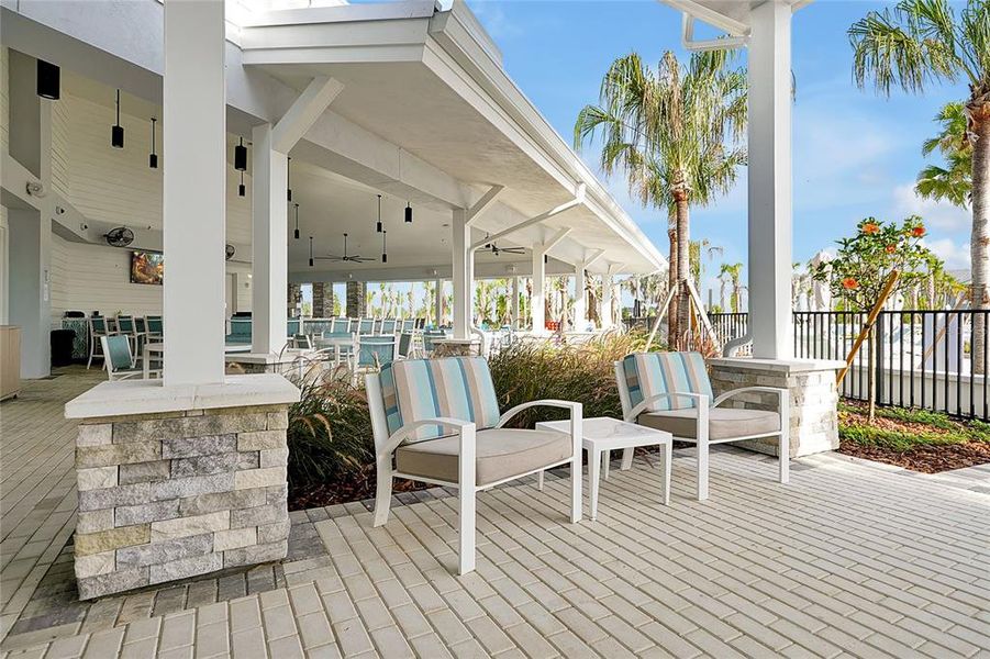 Exterior details and patio area of a home in , Clermont (Image 4).