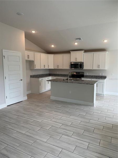 Image 9 of a home in Watercress Cove. Image 9 of a home in Watercress Cove.