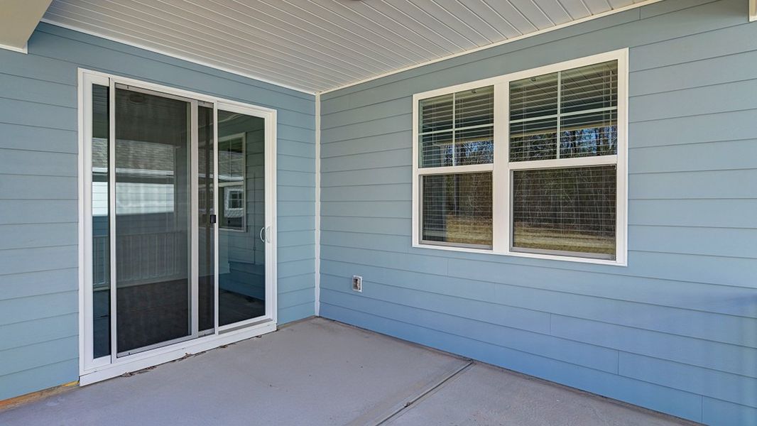Exterior details and patio area of a home in Cross Creek, Lexington (Image 21).