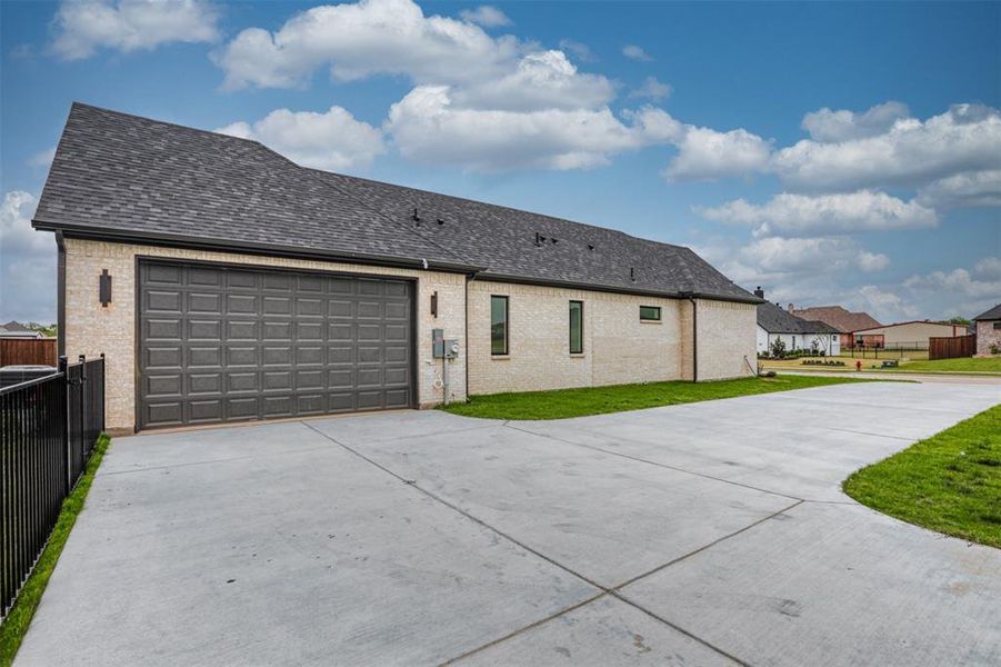 Exterior details and patio area of a home in , Caddo Mills (Image 4).