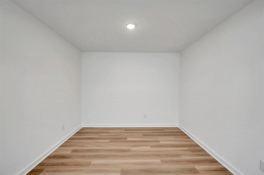 Spacious, unfurnished interior of a new home in Summerview, Fulshear (Image 23). Spacious, unfurnished interior of a new home in Summerview, Fulshear (Image 23).