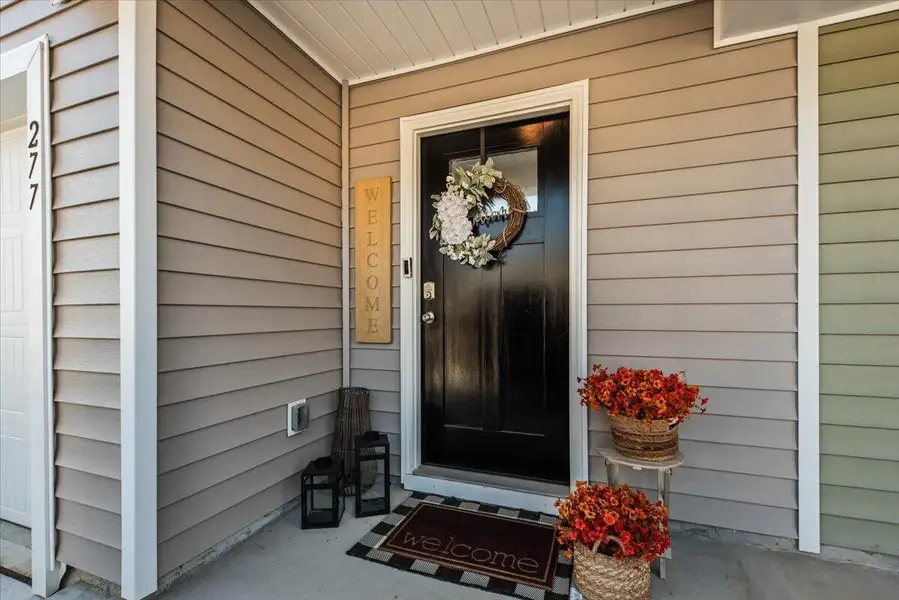 Exterior details and patio area of a home in , Summerville (Image 3).
