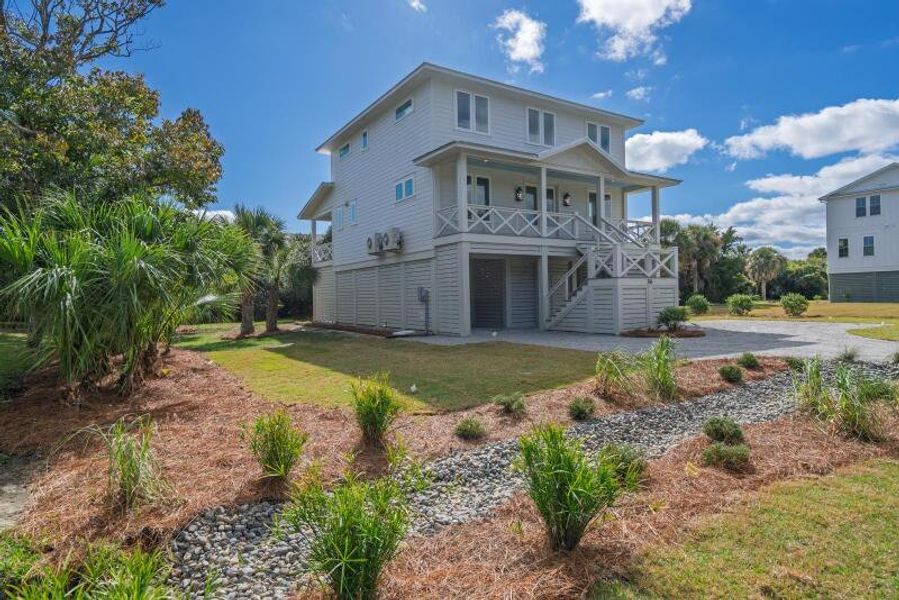 Exterior details and patio area of a home in , Edisto Beach (Image 34).