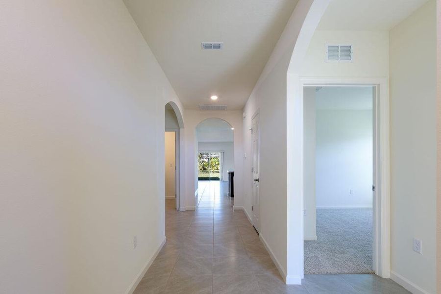 Spacious, unfurnished interior of a new home in , Port St. Lucie (Image 17).