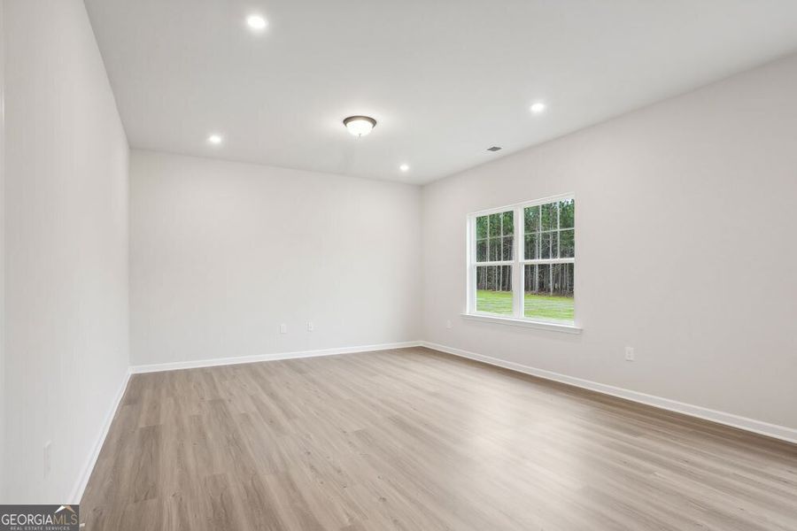 Spacious, unfurnished interior of a new home in Stonebridge North, Macon (Image 13).