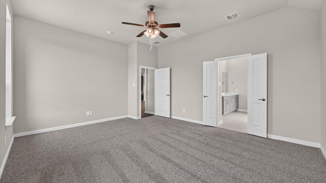 Representative unfurnished interior of a home built from the Bartlett by D.R. Horton in Lakeview Pointe, Midlothian (Image 20).