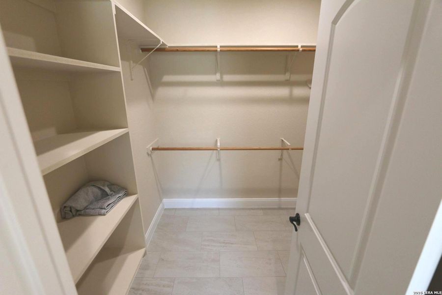 Spacious, unfurnished interior of a new home in , Floresville (Image 22).