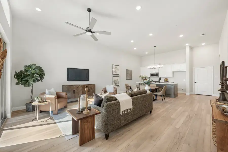 Furnished interior view inside a new home in Cottonwood Creek, Rowlett (Image 11). Furnished interior view inside a new home in Cottonwood Creek, Rowlett (Image 11).