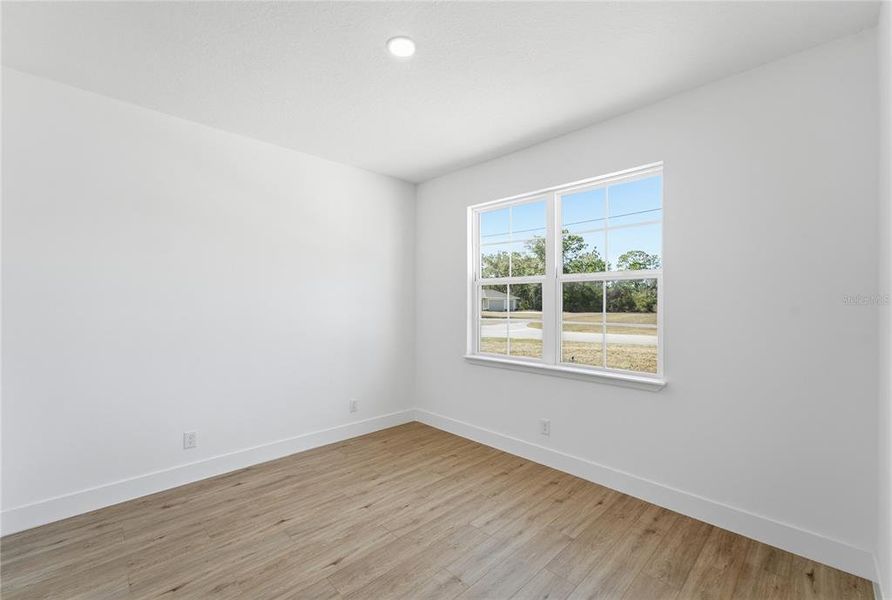 Spacious, unfurnished interior of a new home in , Citrus Springs (Image 25).
