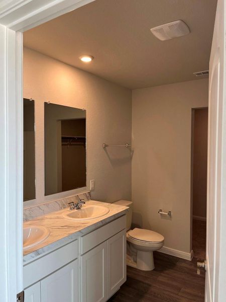 Furnished interior view inside a new home in Santa Fe, Cleveland (Image 4).
