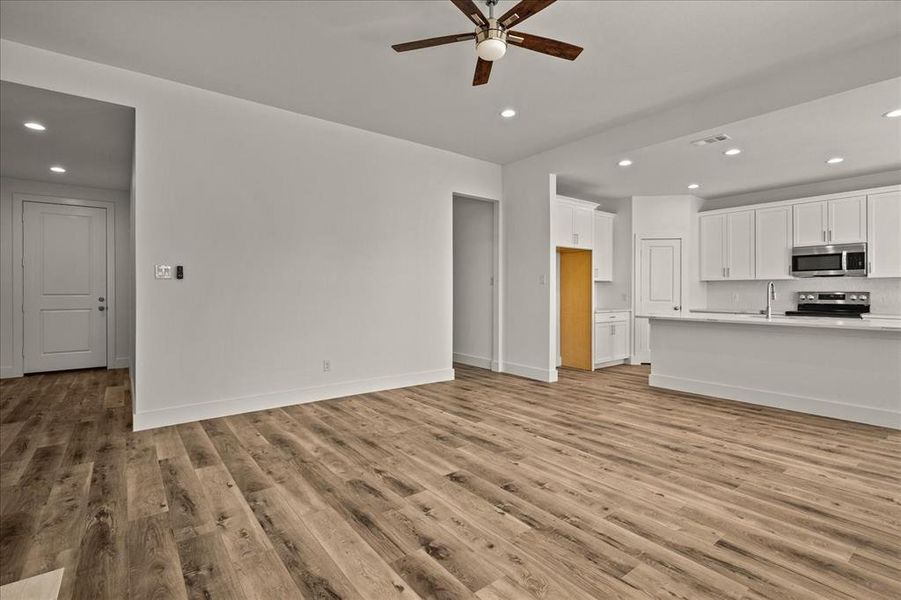 Spacious, unfurnished interior of a new home in Briar Branch Estates, Celeste (Image 16). Spacious, unfurnished interior of a new home in Briar Branch Estates, Celeste (Image 16).