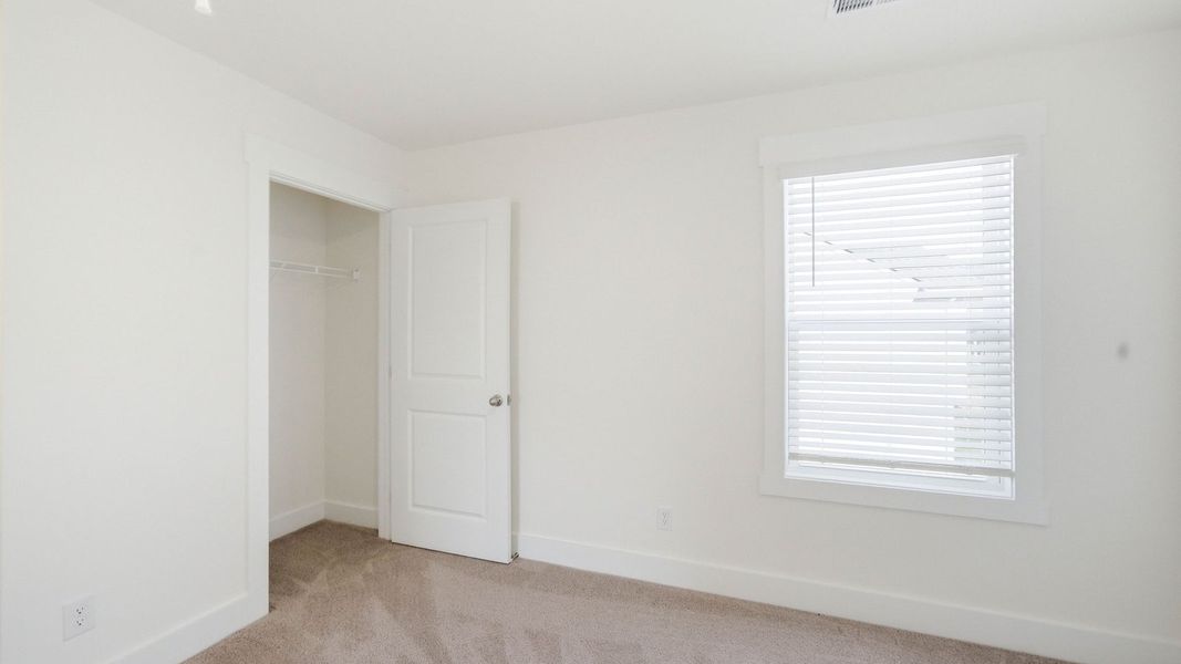 Spacious, unfurnished interior of a new home in Fieldcrest Acres, Blountville (Image 16).