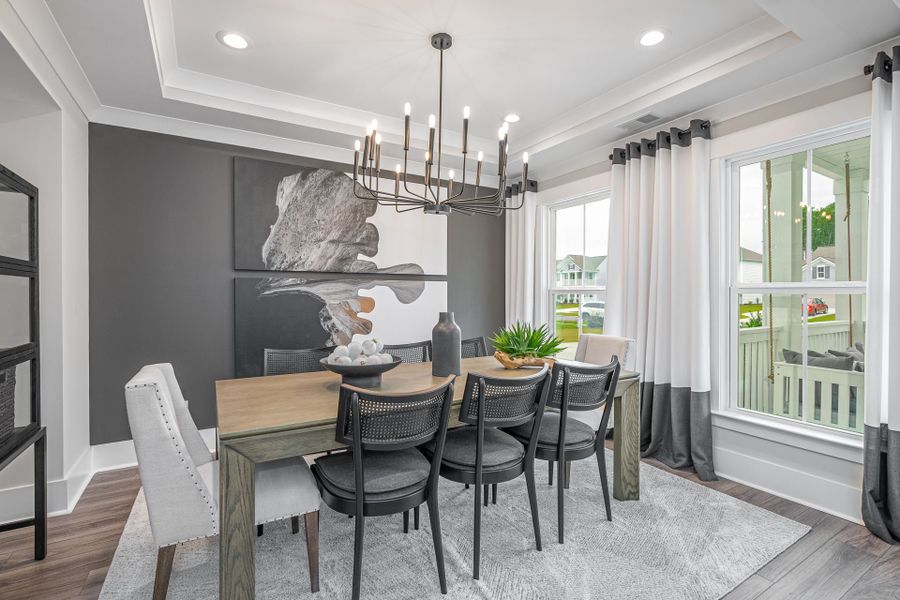 Representative furnished interior of a home built from the Woodward by Pulte Homes in Waterways, Richmond Hill (Image 32).