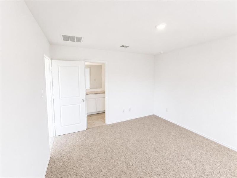 Spacious, unfurnished interior of a new home in Wright Farms: Watermill Collection, Dallas (Image 21).