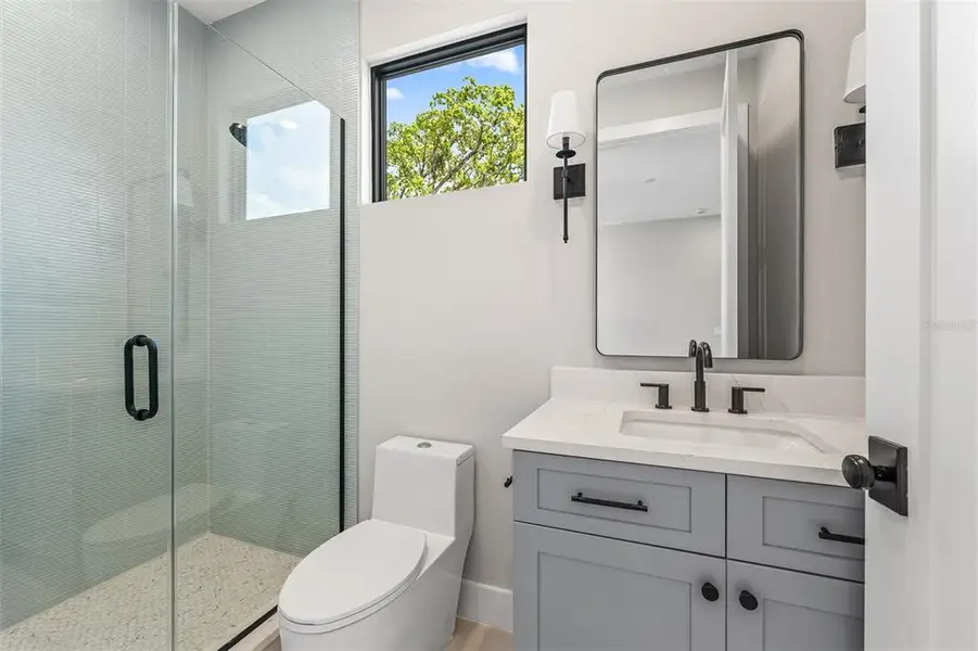 Furnished interior view inside a new home in , Orlando (Image 44).