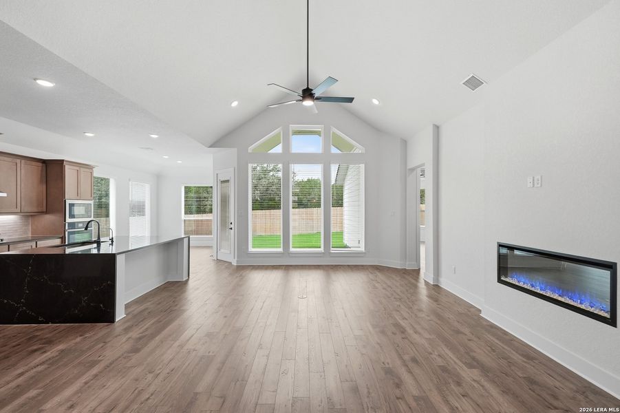 Spacious, unfurnished interior of a new home in The Reserve at Potranco Oaks, Castroville (Image 27).