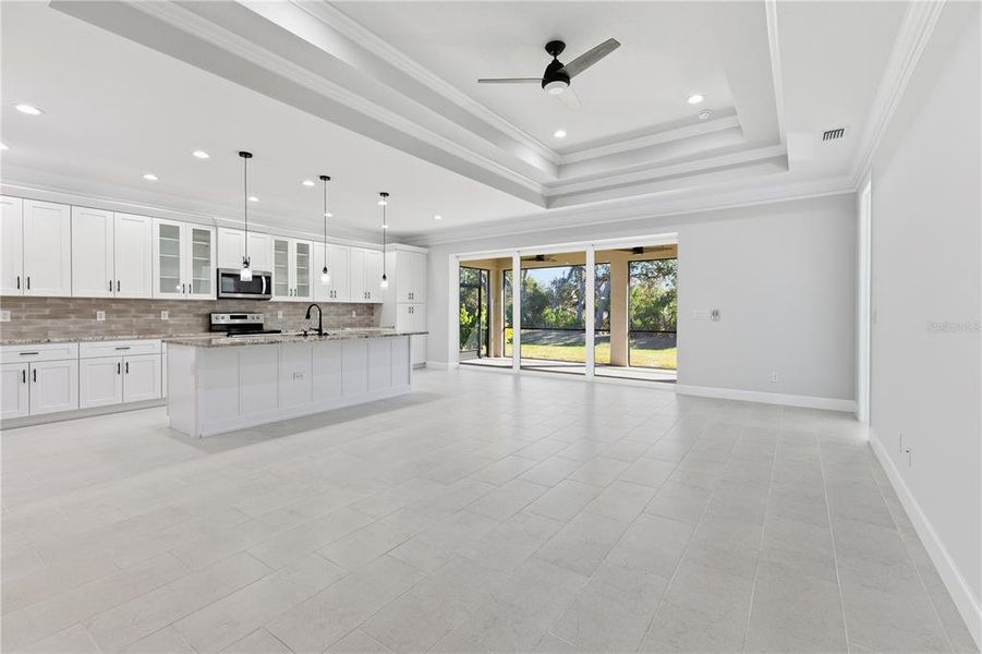 Spacious, unfurnished interior of a new home in , Englewood (Image 19).