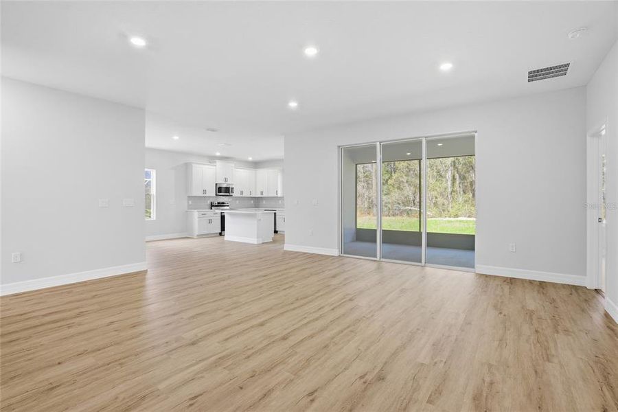 Spacious, unfurnished interior of a new home in , Ocala (Image 16).