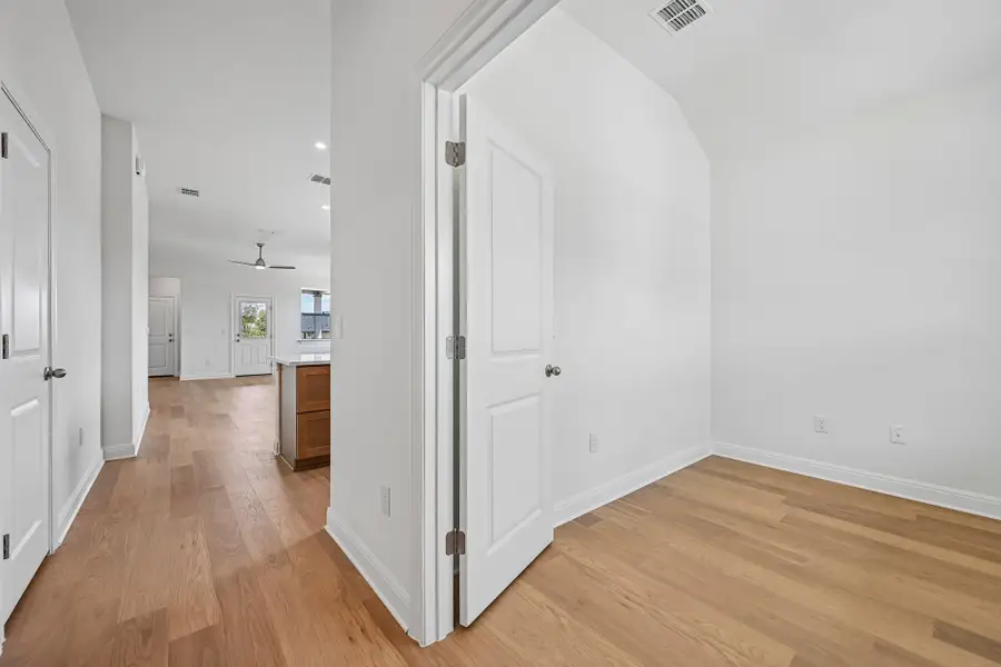 Spacious, unfurnished interior of a new home in Sage Hollow, Kyle (Image 9).