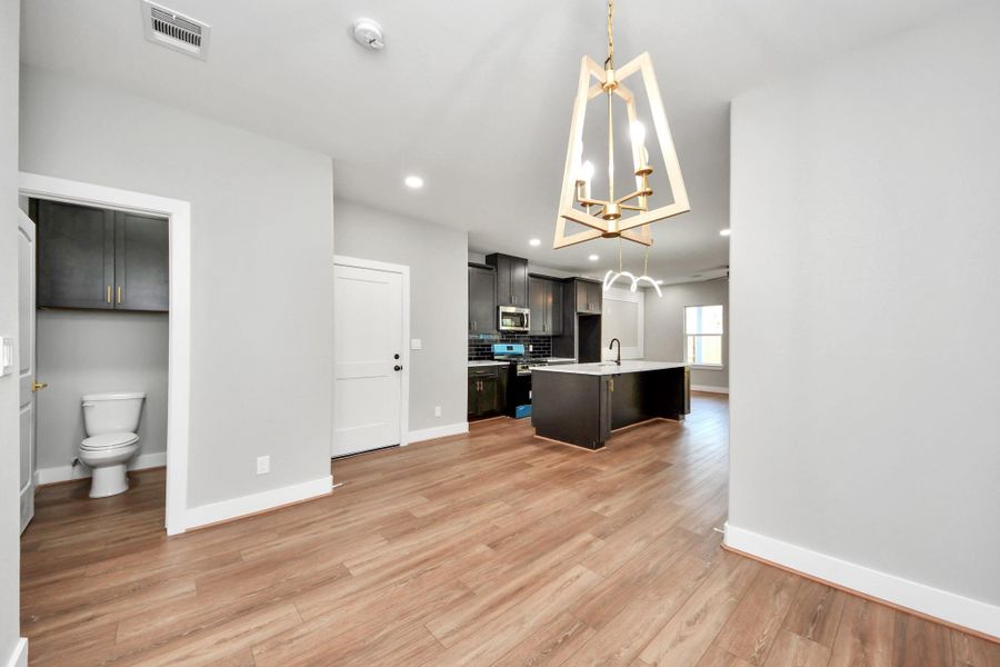 Spacious, unfurnished interior of a new home in , Houston (Image 32).