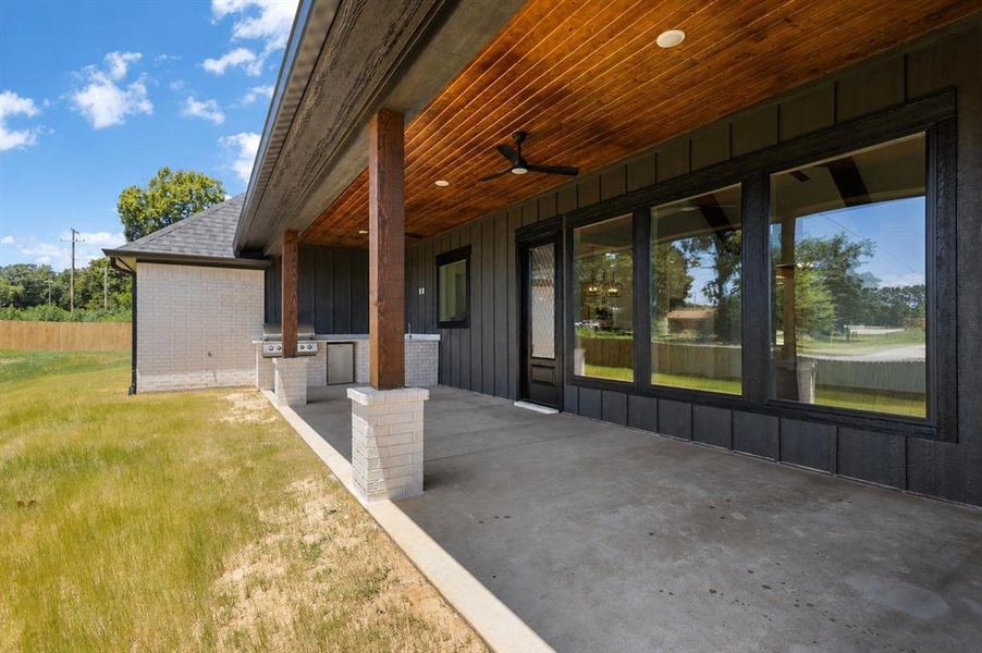 Exterior details and patio area of a home in , Lindale (Image 27).