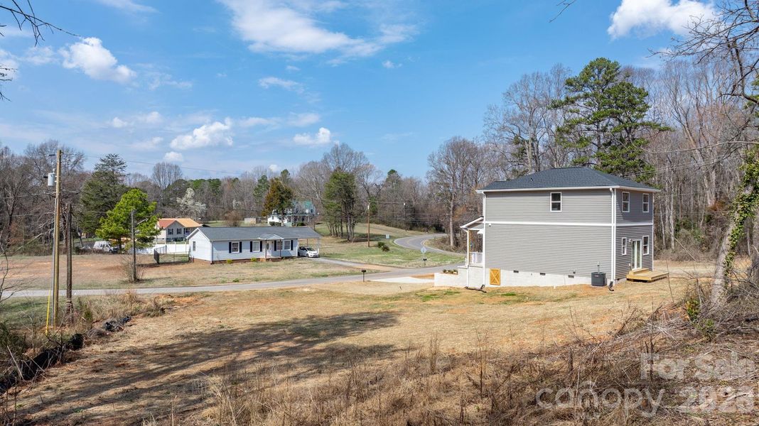 Exterior details and patio area of a home in , Catawba (Image 28).