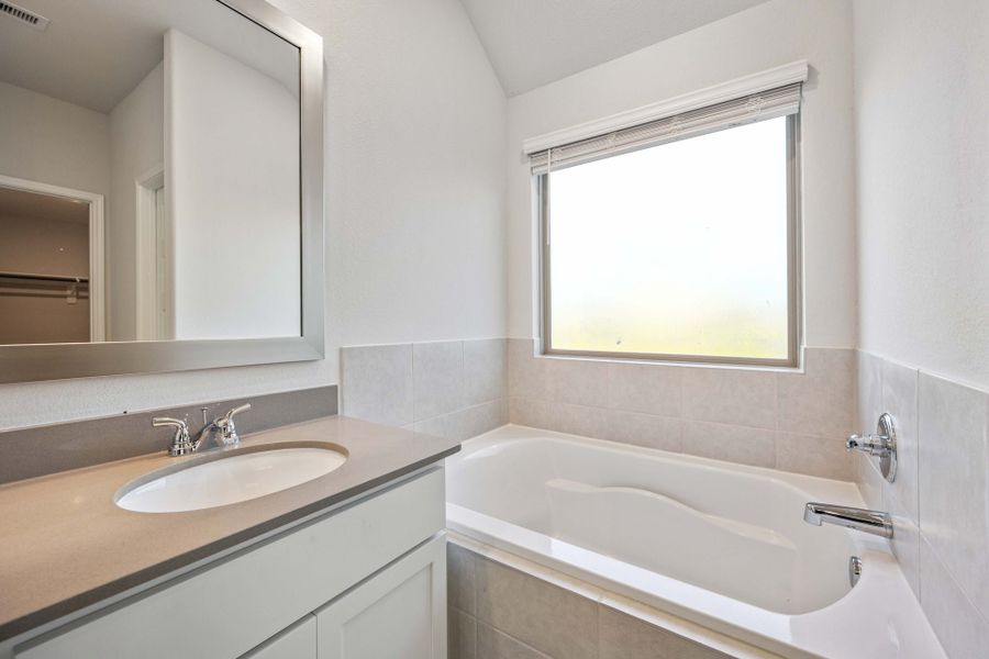 Mac Arthur Floorplan - Primary Bathroom Mac Arthur Floorplan - Primary Bathroom