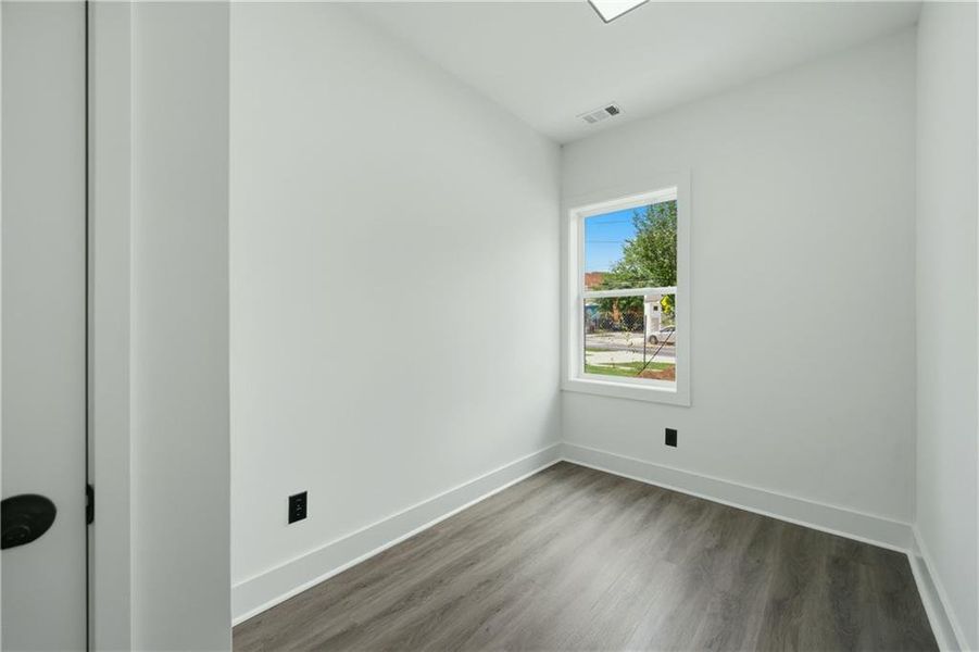 Spacious, unfurnished interior of a new home in , Atlanta (Image 11).